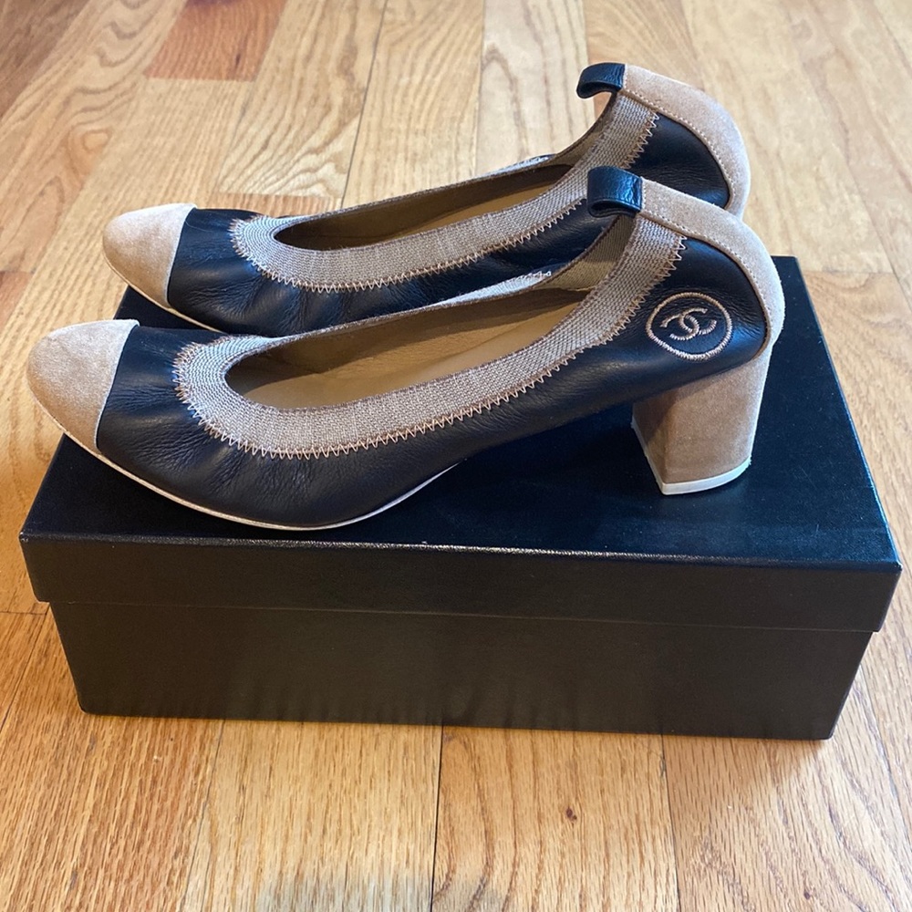 Chanel black leather/tan pumps size 39